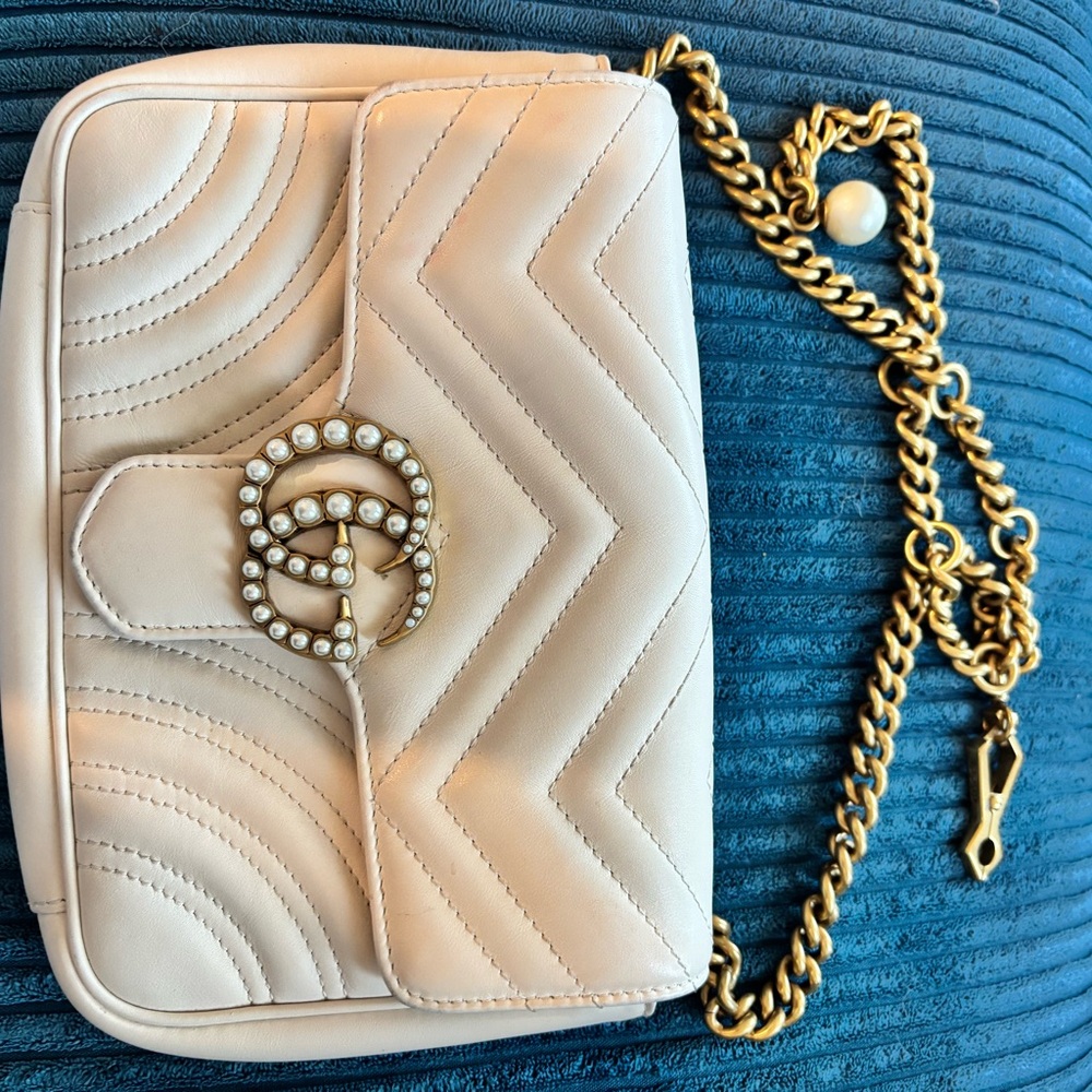 Elegant Gucci Cream Designer Shoulder Bag